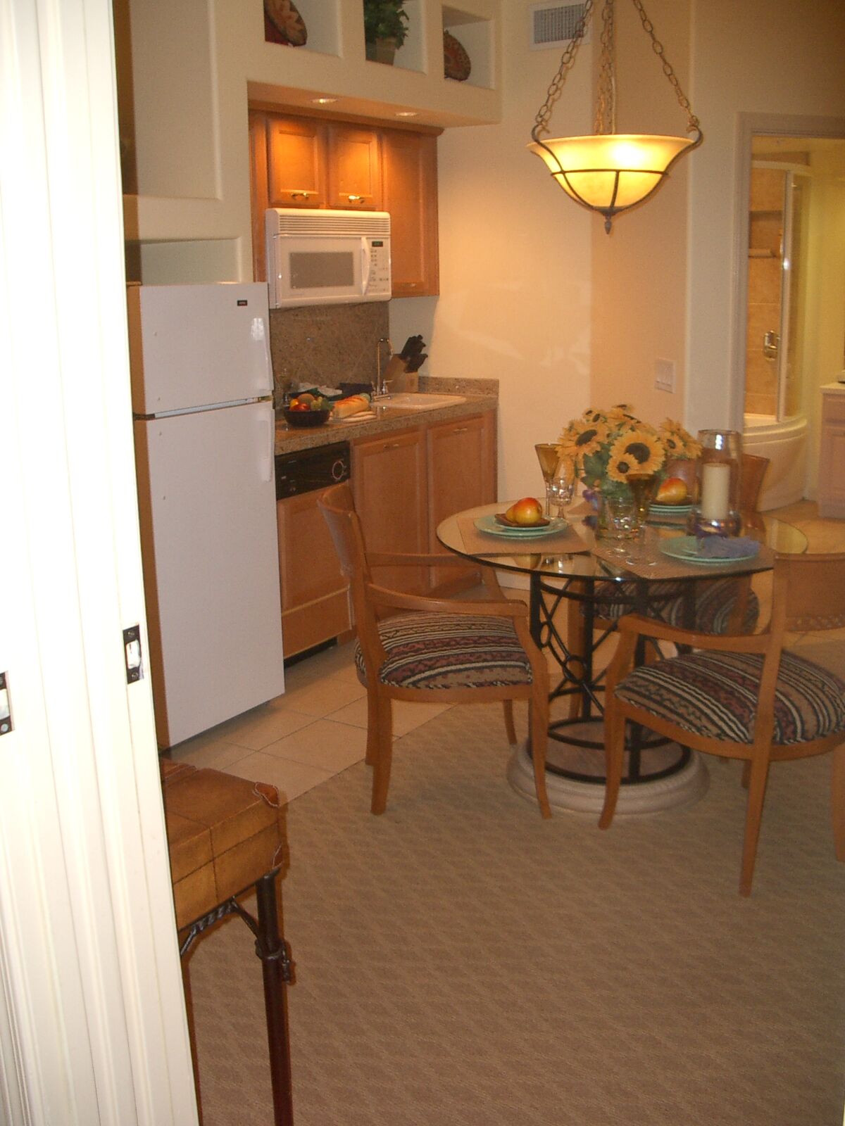Sheraton Desert Oasis - Unit Dining Area & Kitchen