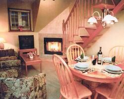 La Voliere du Mont-Tremblant - Unit Dining & Living Area