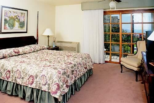 Carlsbad Inn Beach Resort - Unit Bedroom