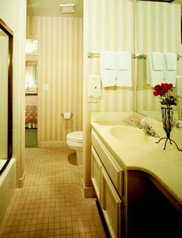 Carlsbad Inn Beach Resort - Unit Bathroom
