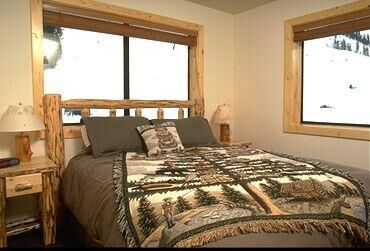 Red Wolf Lodge at Squaw Valley - unit bedroom