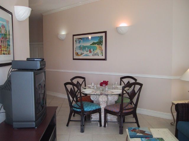 Flamingo Beach Villas II - Unit Dining Area