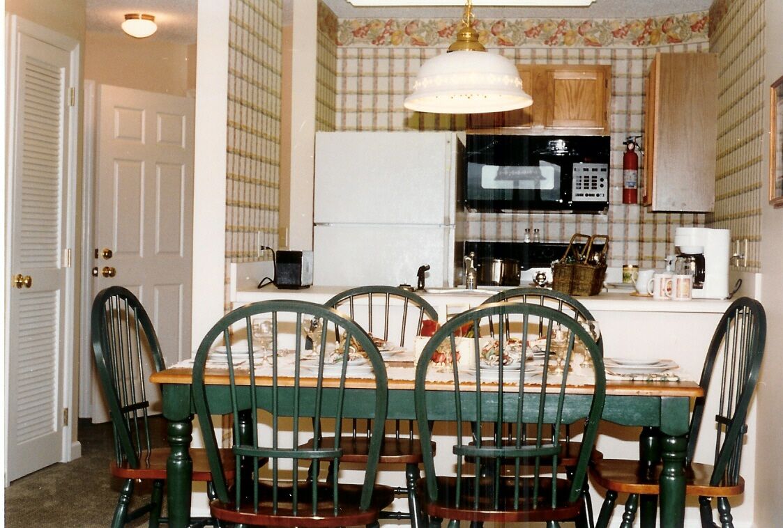 Laurel Crest Resort - Unit Dining Area