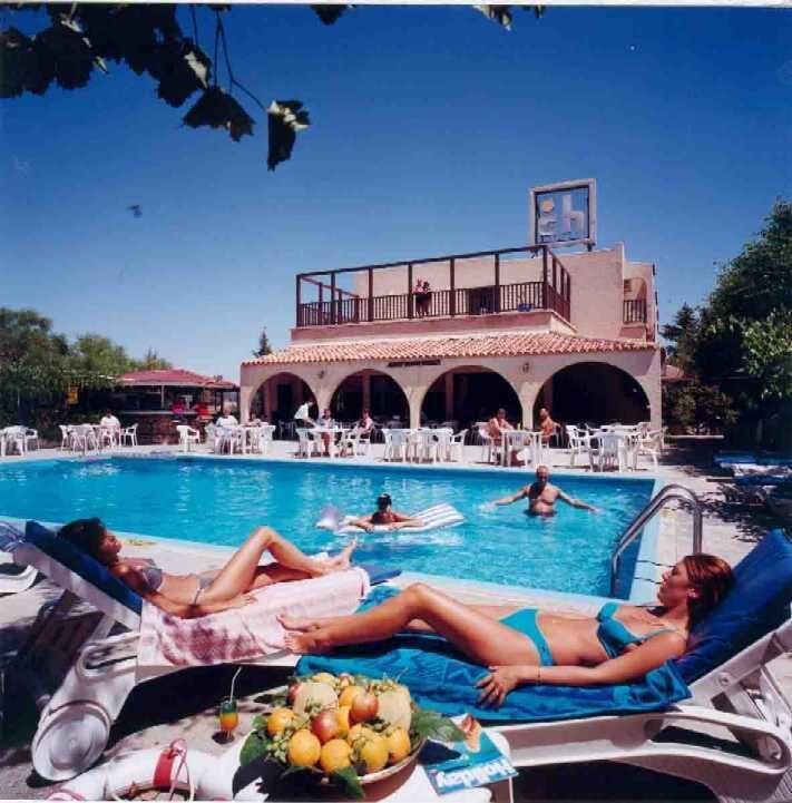 Chrysland Gardens Club