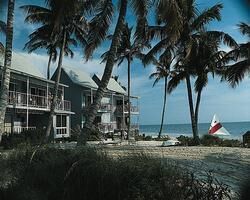 Lahaina Inn Resort