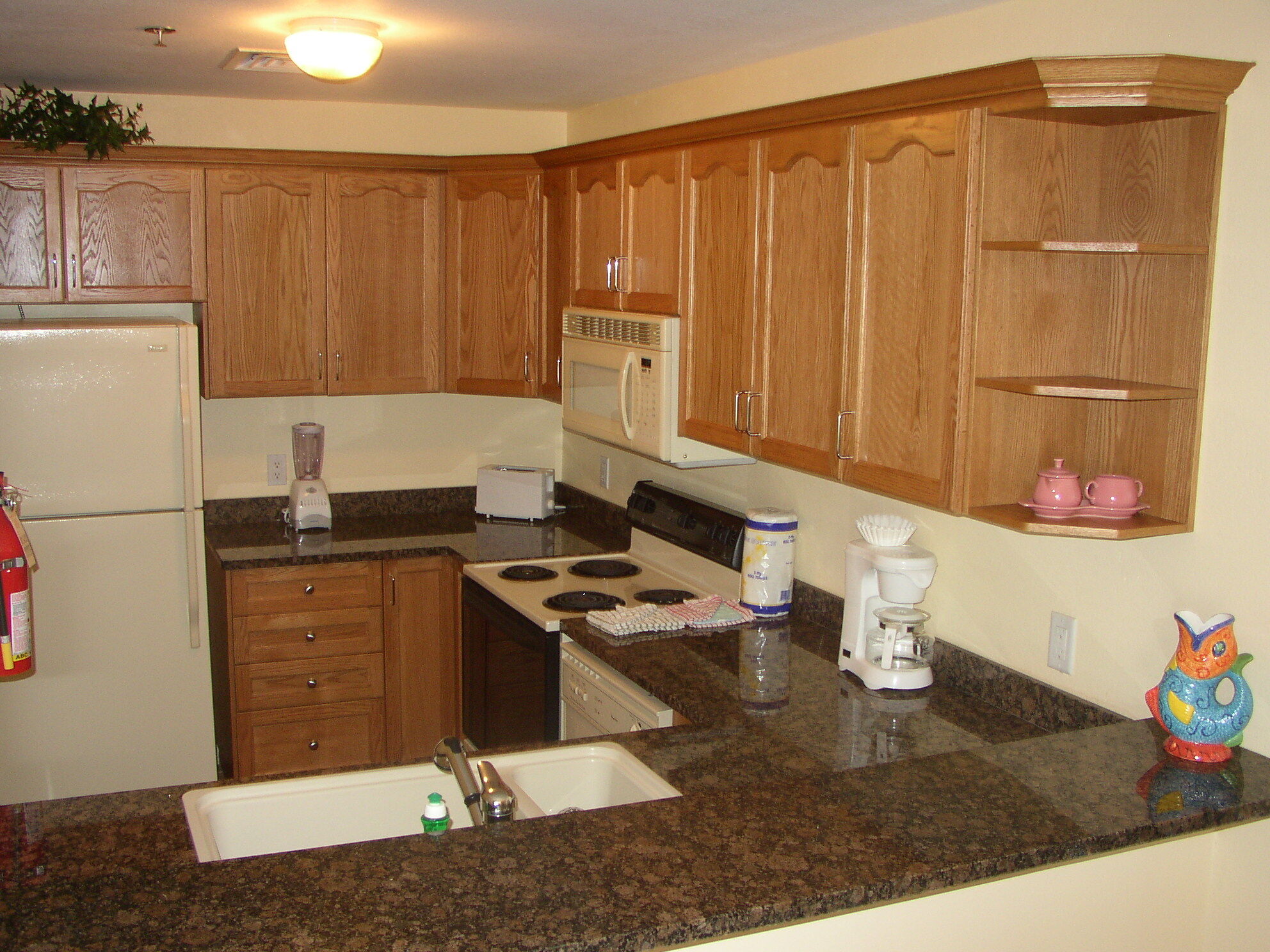 Grand Caymanian Resort - kitchen