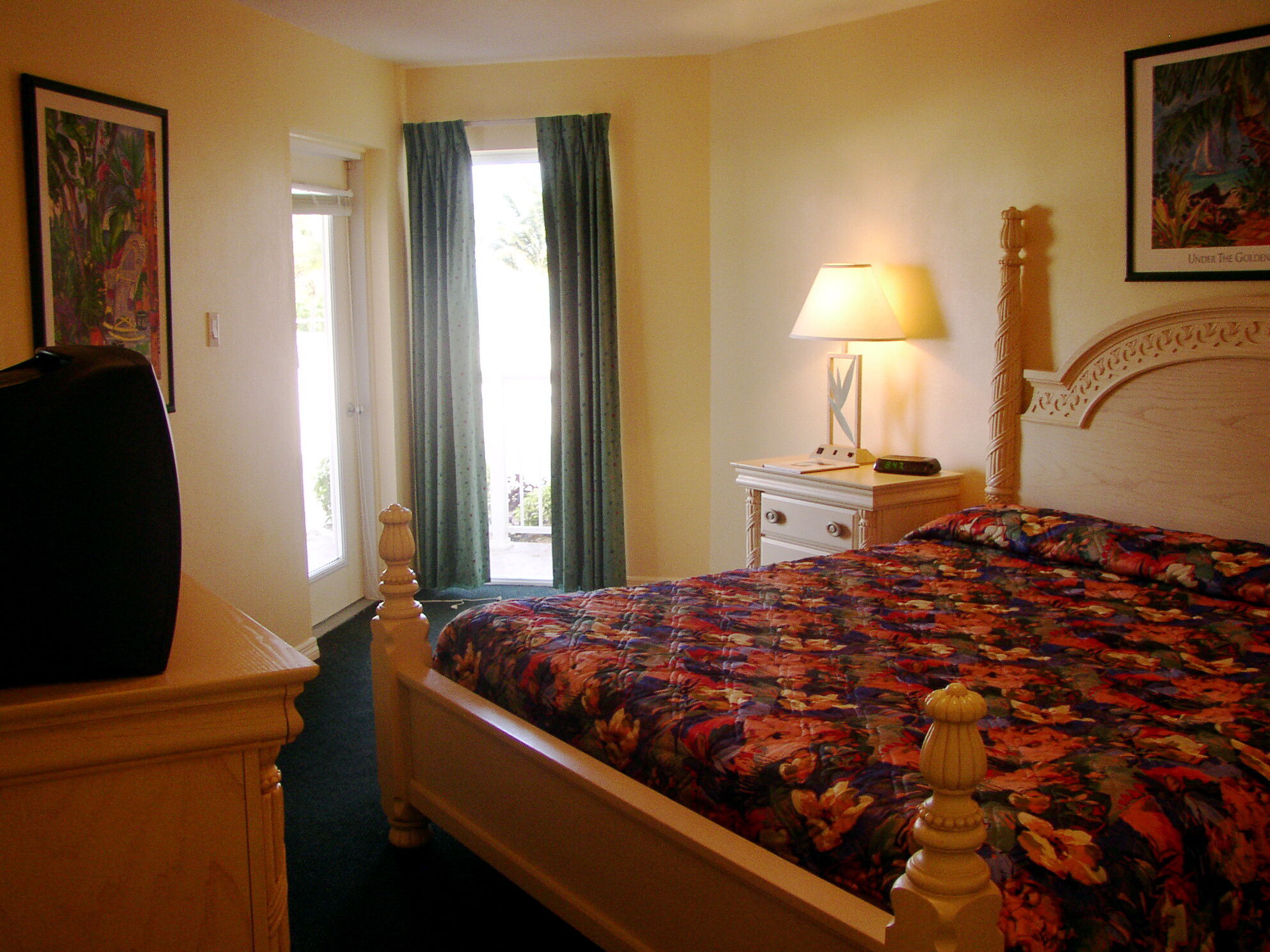 Grand Caymanian Resort - bedroom