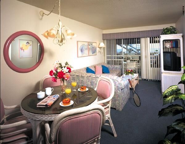 Capistrano Surfside Inn - Unit Dining and Living Areas