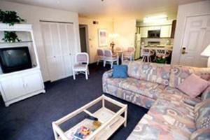 Capistrano Surfside Inn - Unit Living Area
