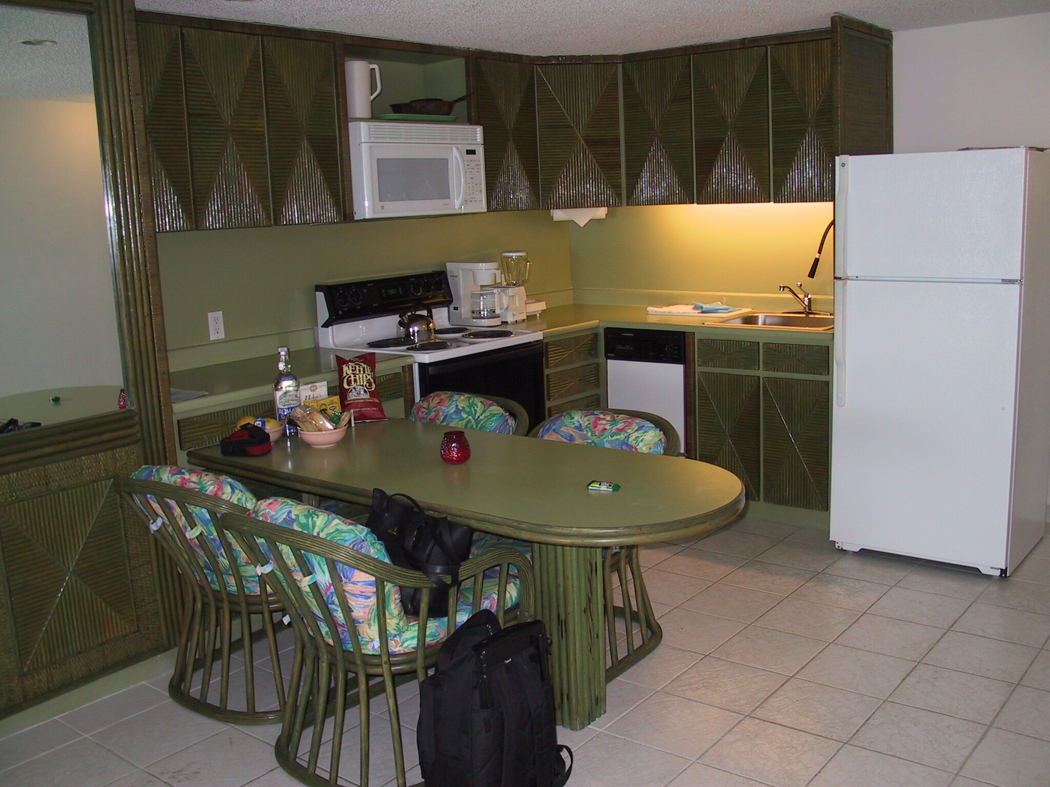 Pelican Resort Club - Unit Kitchen