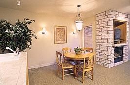 Carriage Hills Resort - Unit Dining Area