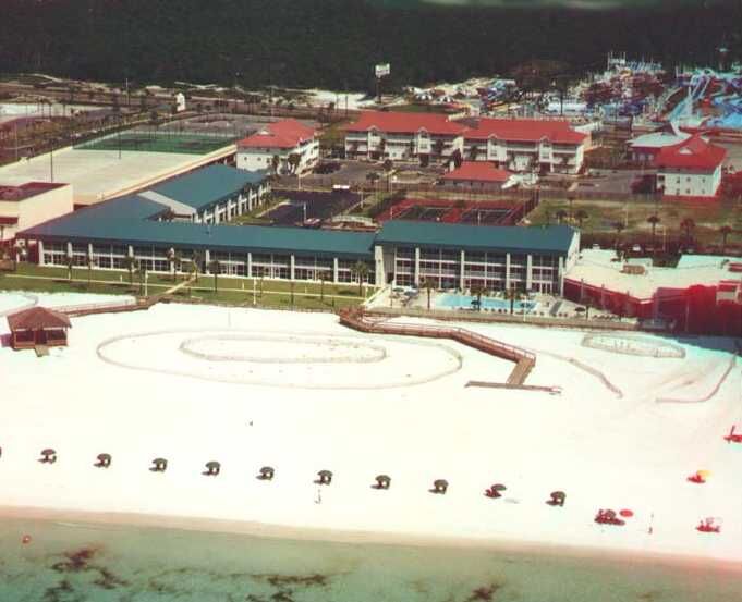Holiday Beach Resort 
