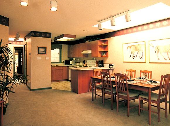 Pacific Shores Resort and Spa - Unit Dining Area