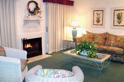 Links Golf and Racquet Club - living room