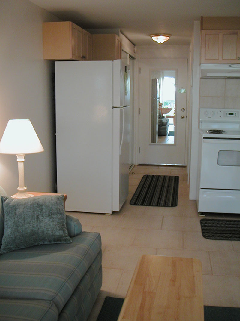 Hawaiian Princess at Makaha Beach - Unit Kitchen