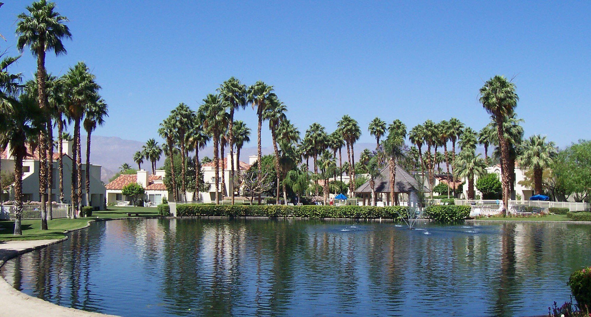 Desert Breezes Resort - Lake