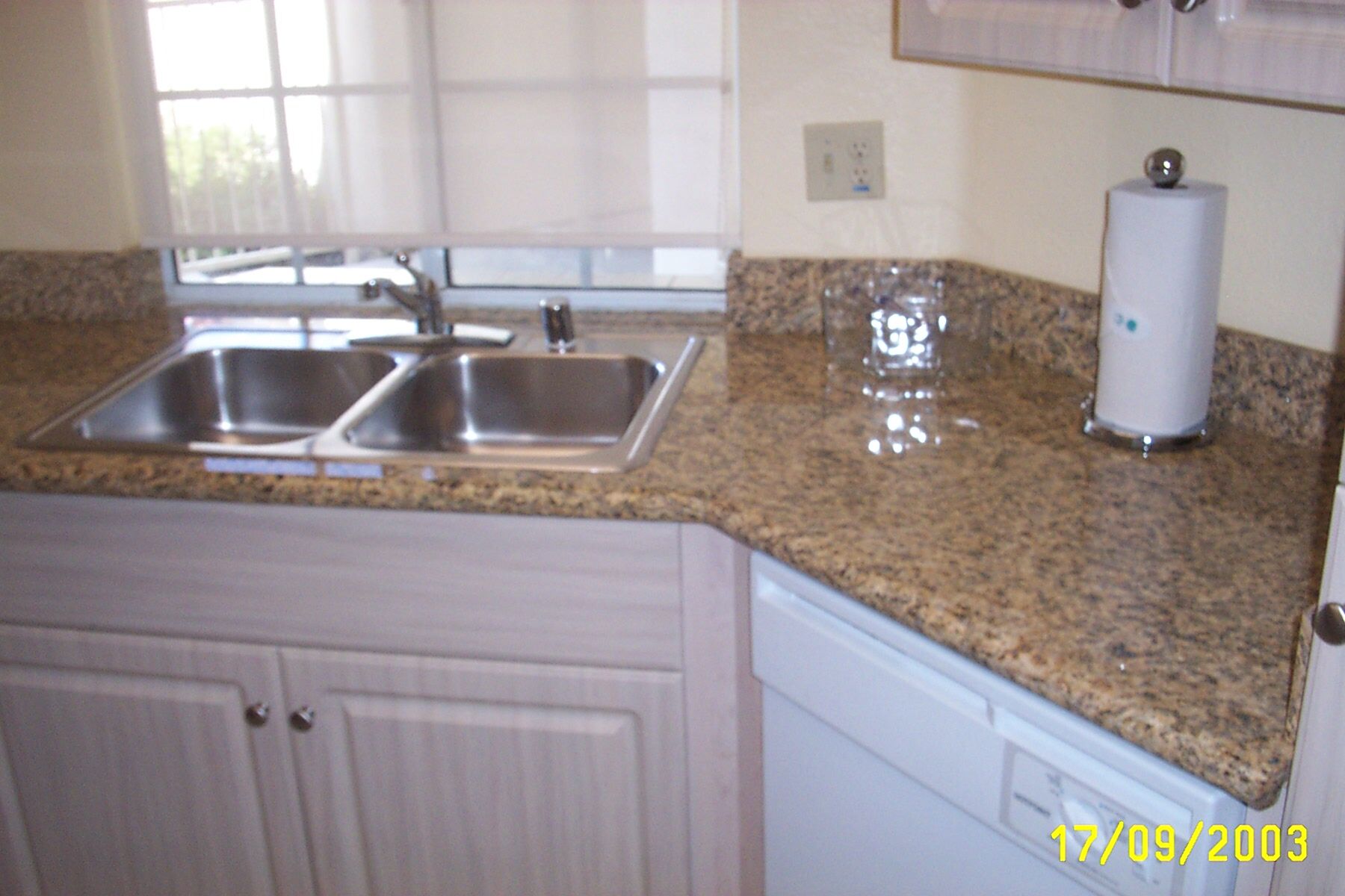 Desert Breezes Resort - Unit Kitchen