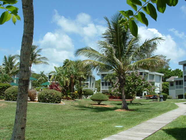 Sanibel Beach Club II - Walkway to Beach