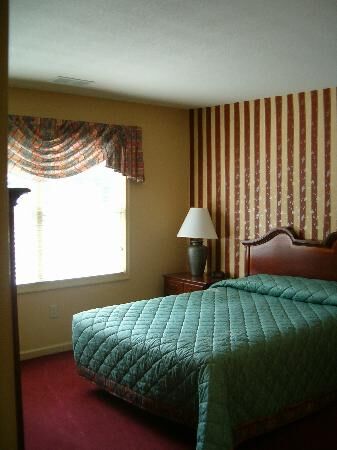 Williamsburg Plantation - unit bedroom with private bath