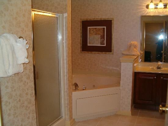 Williamsburg Plantation - unit bathroom