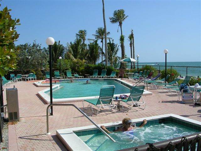 Vanderbilt Beach and Harbour Club - Pool and Jacuzzi