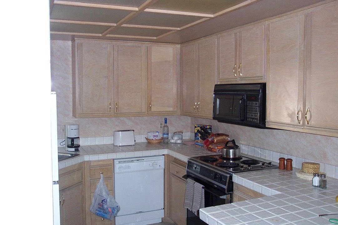 Desert Breezes - Unit Kitchen