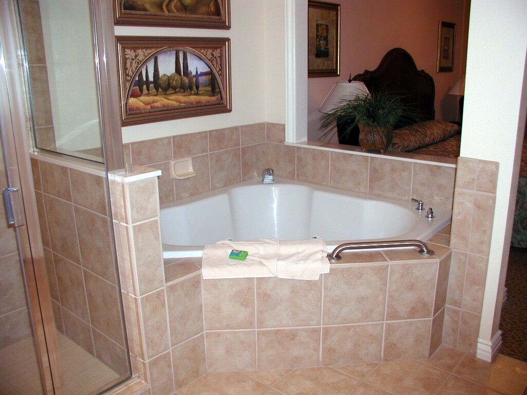 Club de Soleil - Jacuzzi Tub