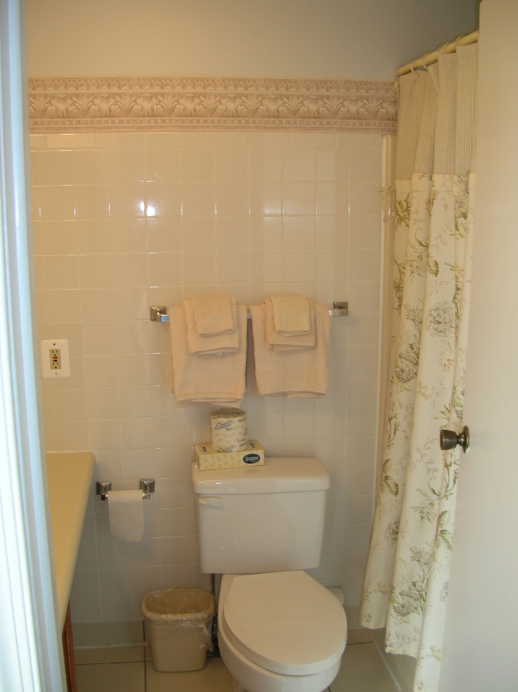 Neptune House - Unit Bathroom