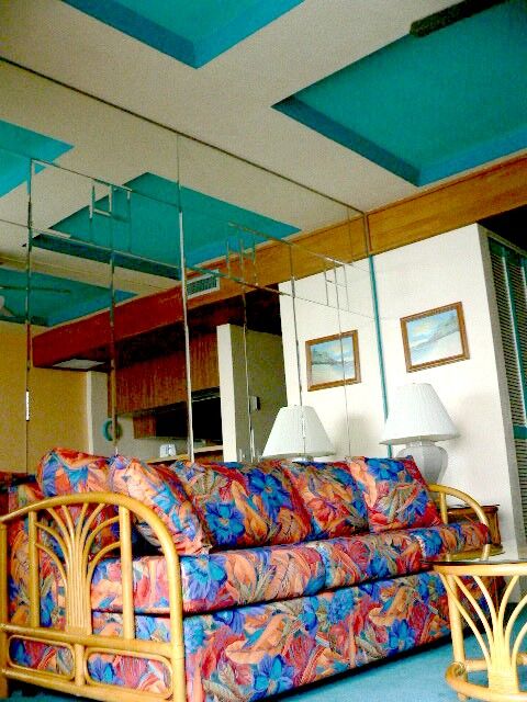 Hawaiian Princess at Makaha Beach - Unit Living Area