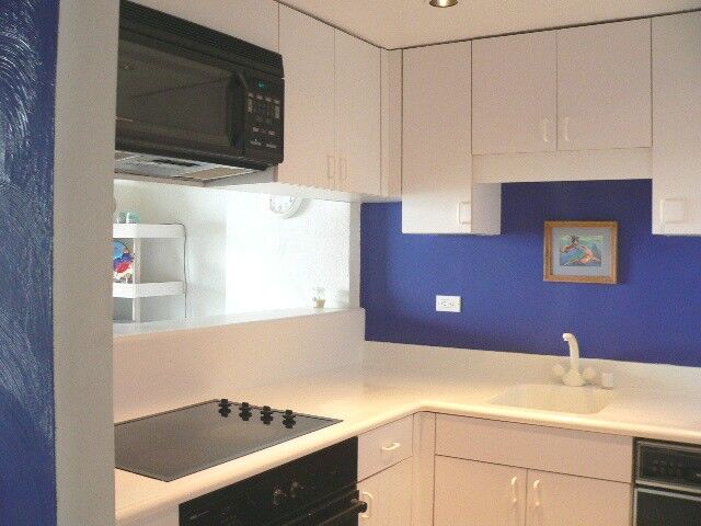 Hawaiian Princess at Makaha Beach - Unit Kitchen