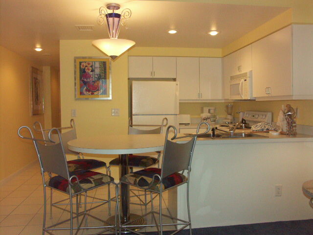 Wyndham Ocean Walk - Unit Dining Area