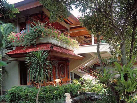 Bali Tropic Resort & Spa: Deluxe Bungalow Exterior