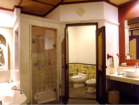 Bali Tropic Resort & Spa: Royal Bungalow Bathroom