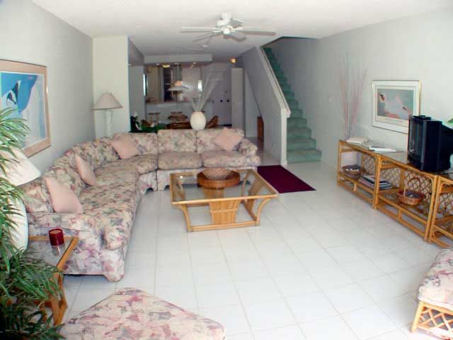 Kahana Villa Vacation Club - Unit Living Area