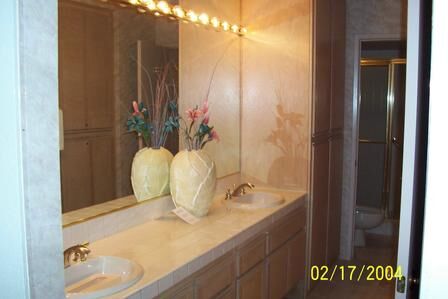 Desert Breezes - Unit Master Bathroom