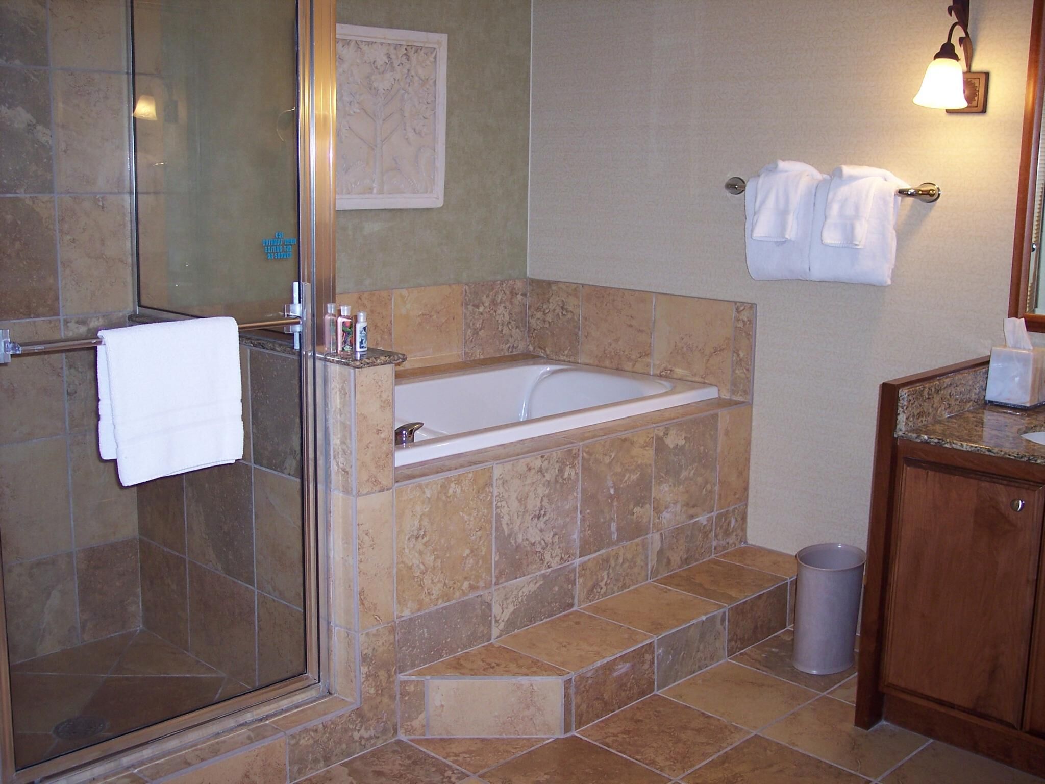 Ka'anapali Beach Club - unit bathroom