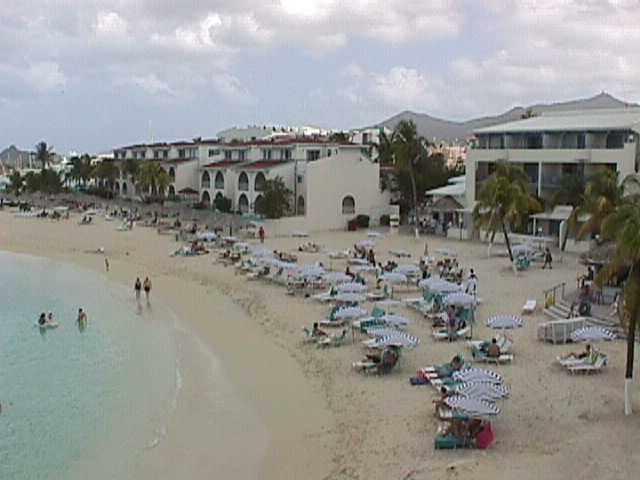 Flamingo Beach Resort - beachfront location