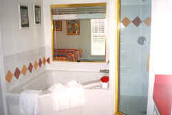 Barefoot'n in the Keys at Old Town - Bathroom