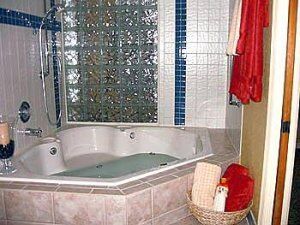 Celebrity Resorts Lake Buena Vista - Jacuzzi Tub