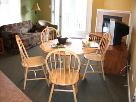 La Voliere du Mont-Tremblant - Unit Dining Area