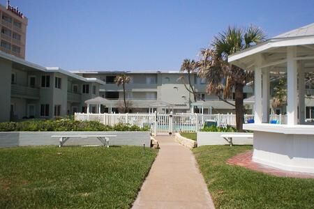 Plantation Island - Courtyard Pool