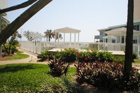 Plantation Island - Courtyard Pool