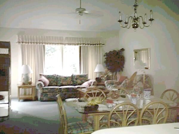 Hilton Head Accommodations - Unit Dining & Living Areas