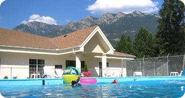 Radium Valley Vacation Resort - Outdoor Pool