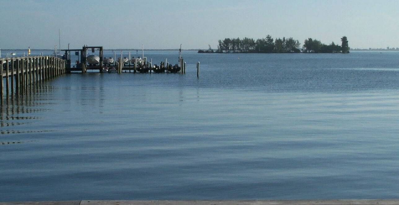 Oyster Pointe - Along boat dock