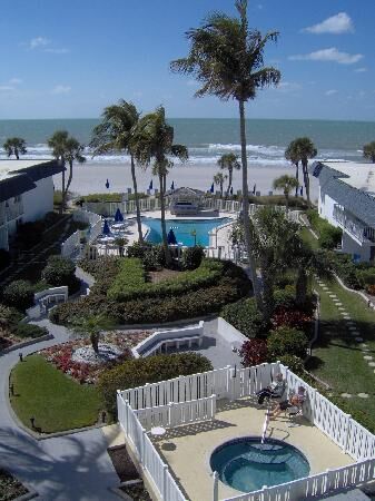 Four Winds Beach Resort