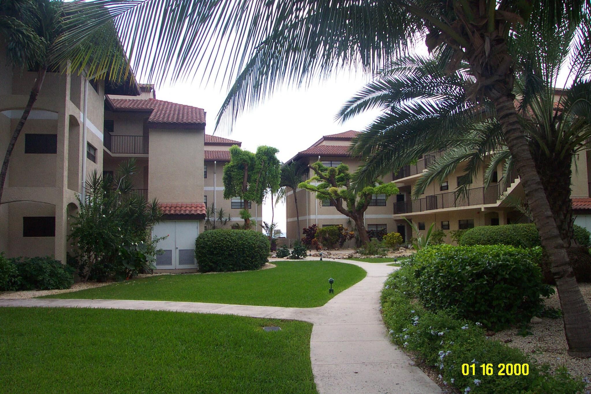 Plantation Village Beach Resort - Grounds