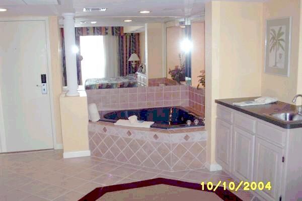 Wyndham Santa Barbara - Unit Bathroom