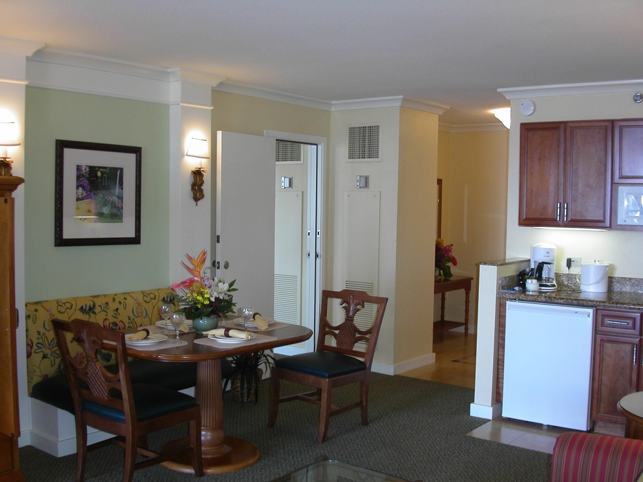 Marriott's Maui Ocean Club - Kitchenette & Dining Area