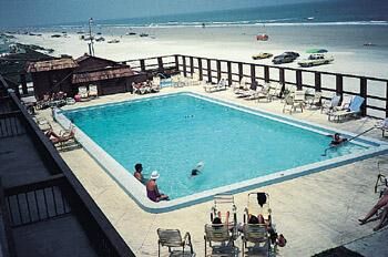 Dolphin Beach Club - Pool